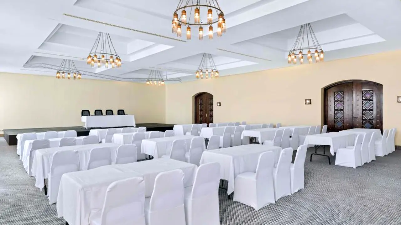 الفندق راديسون بلو - القصير